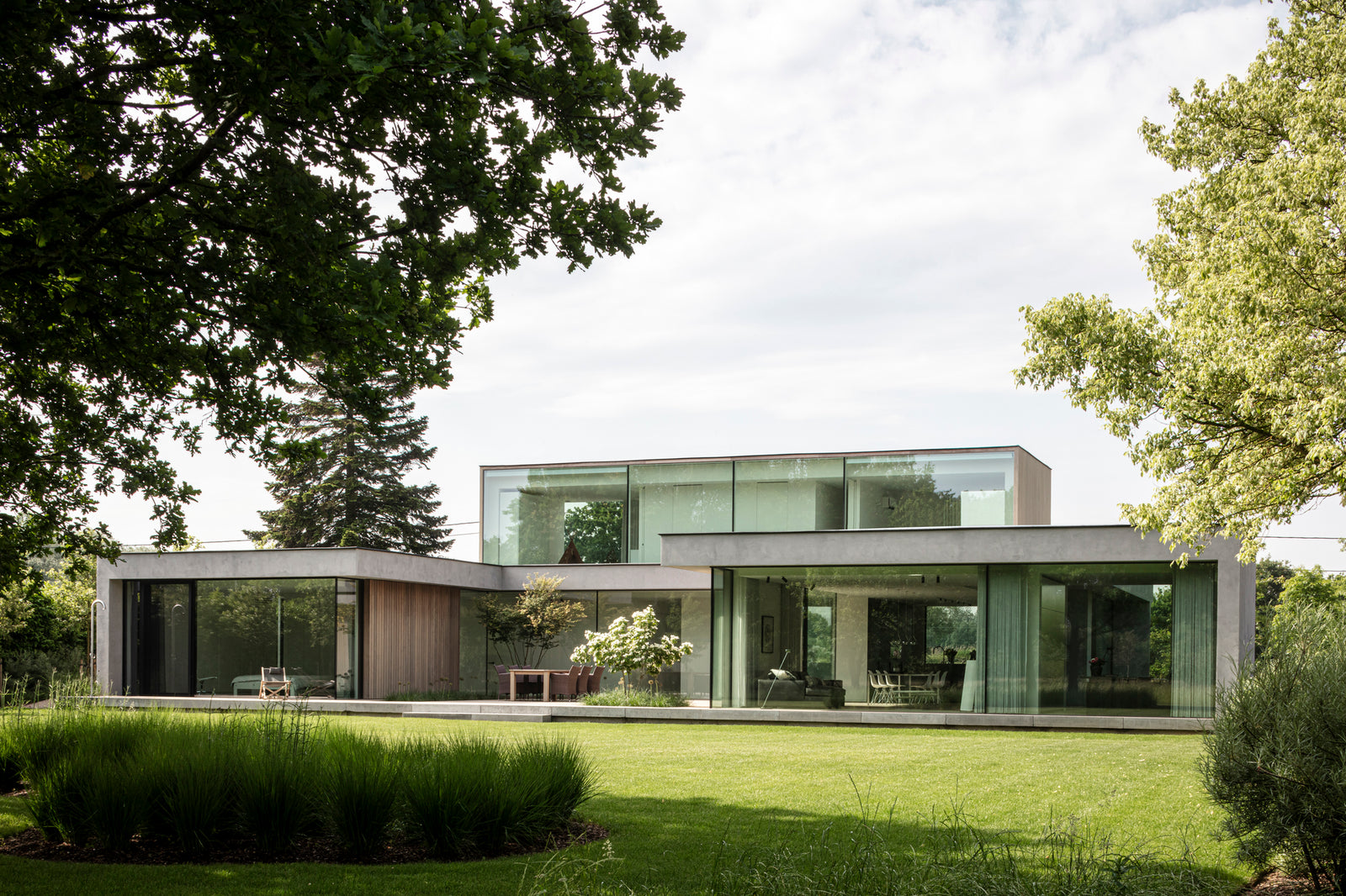 Light-footed Villa Bonh Shows The Beauty Of Simplicity