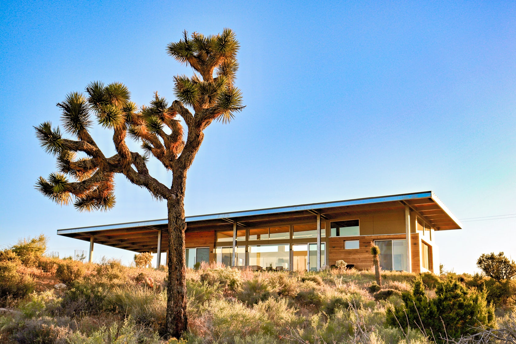 A Remote Cowboy Modern Desert Eco-Retreat Has Majestic Views