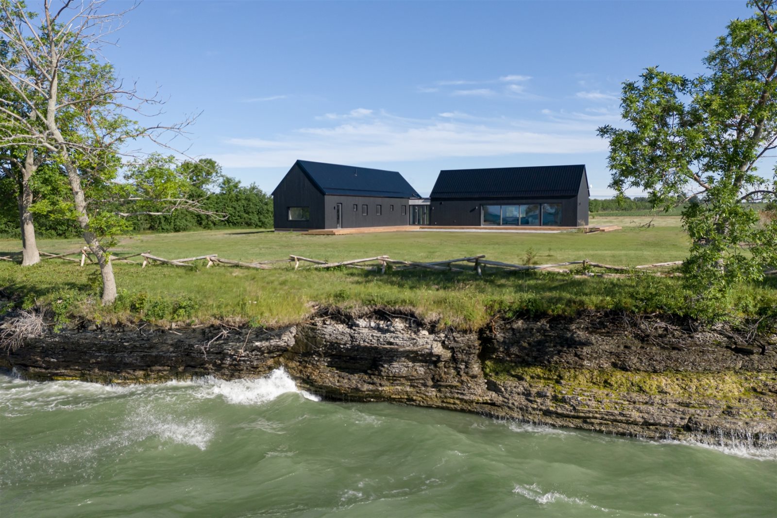 Waterfront Ell House's Dark Silhouette Brings Sharp Contrast To Natural