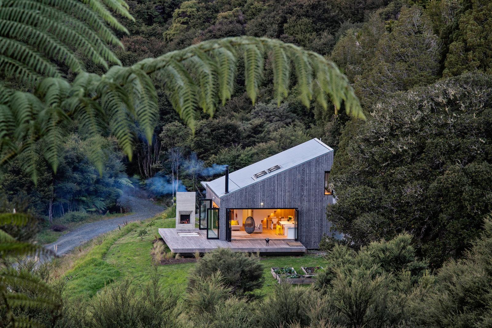 The Modern Rustic Home Blends With The New Zealand Landscape