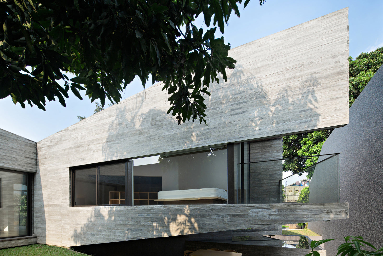 Andramatin's IT Residence Combines Privacy With Endless Visual Stimulation