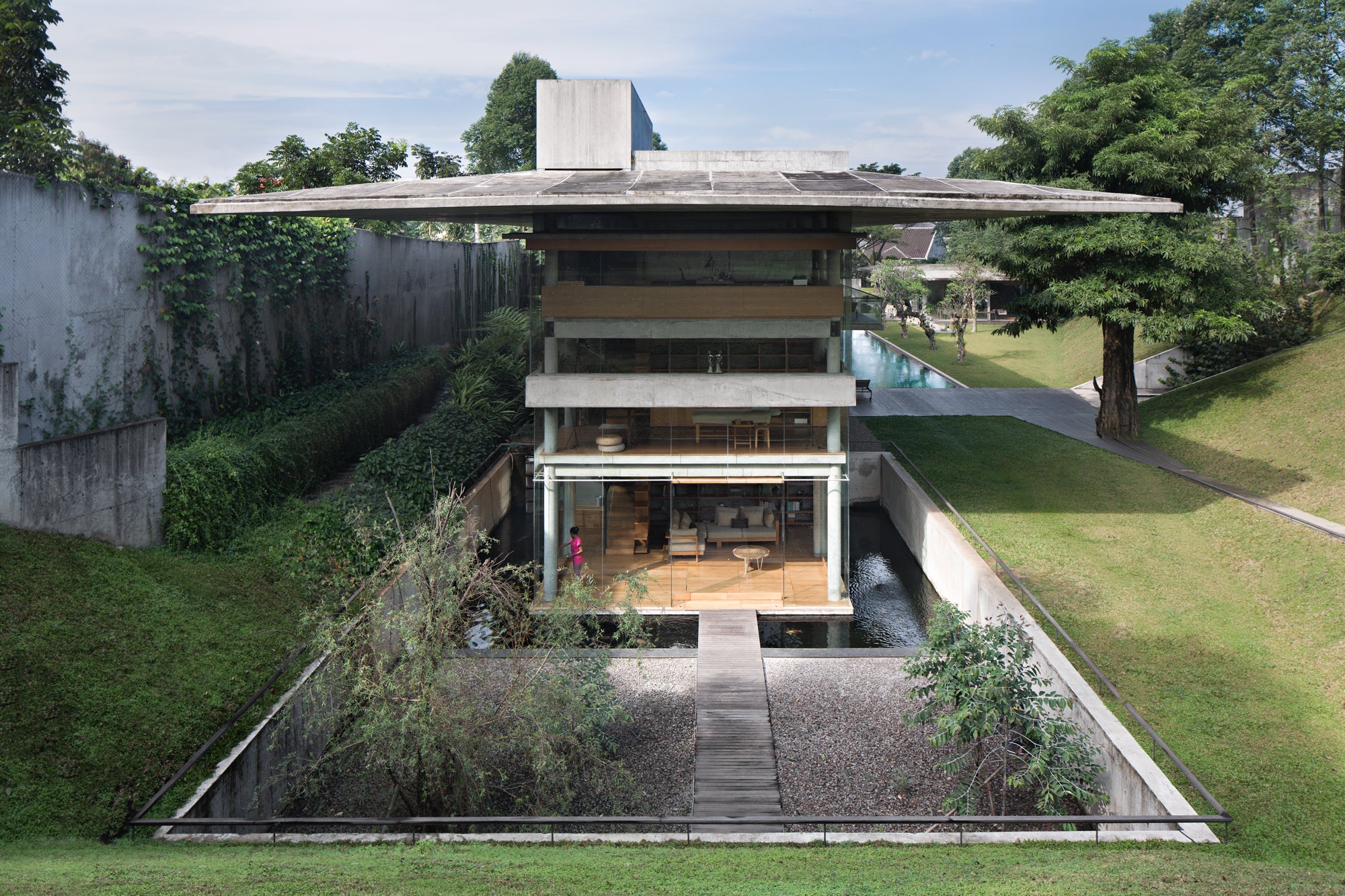 Andra Matin's Giant Concrete Roof Covers A Residence In Indonesia