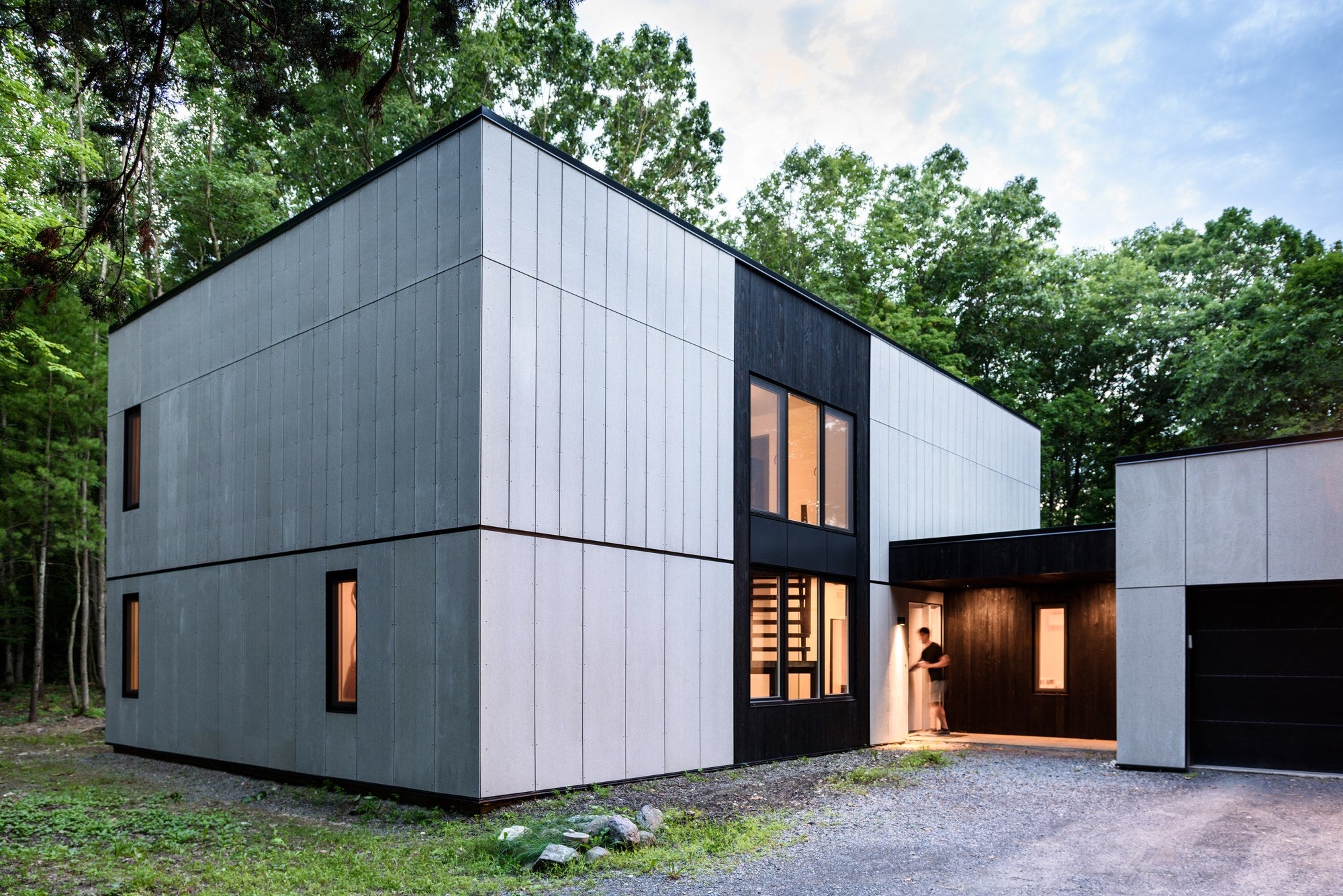 New Paltz Studio's Bold Combination From Modern And Japanese Material