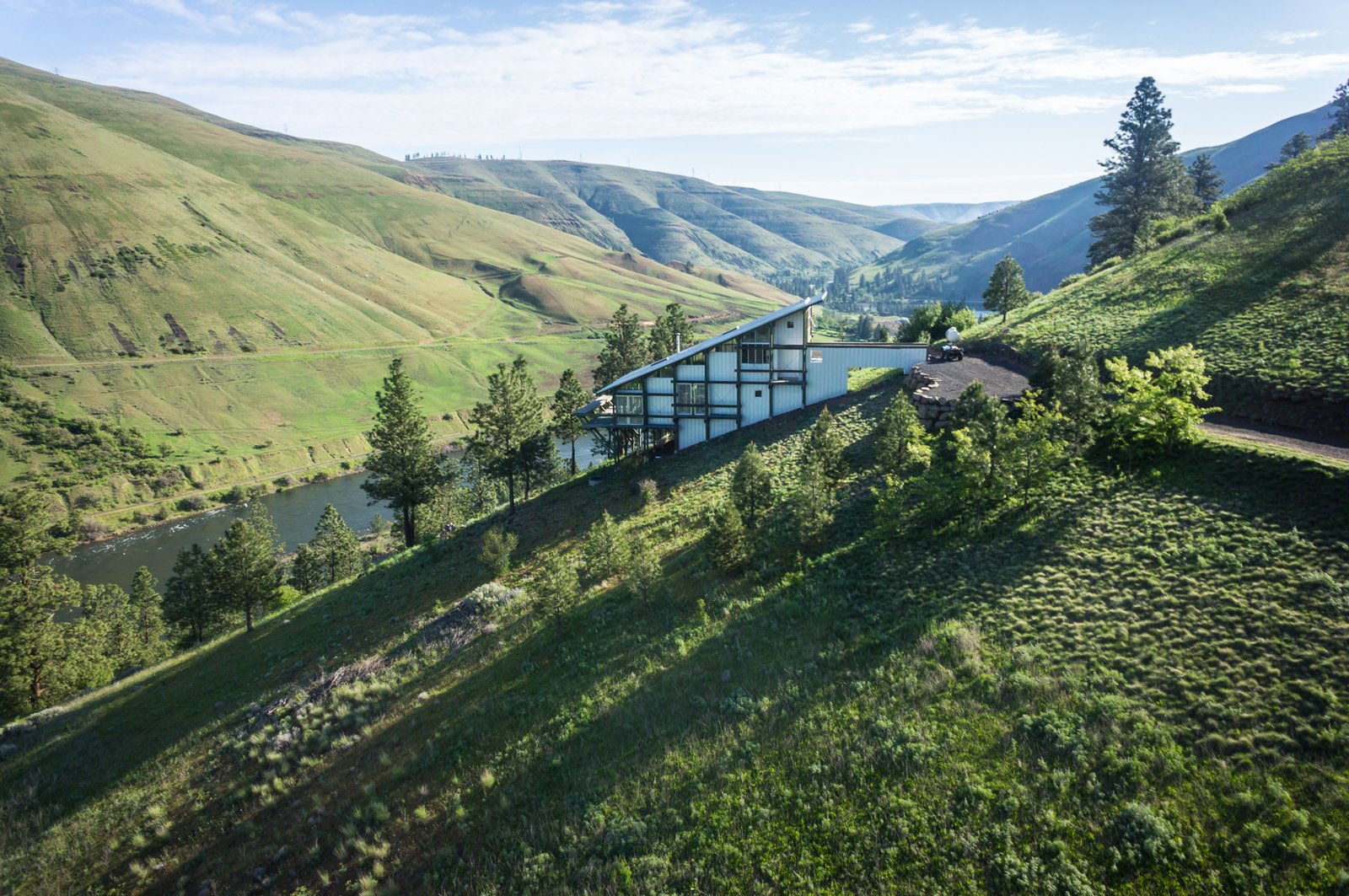 Year-Round Retreat Canyon House Set on the Ridge of Idaho Clearwater River