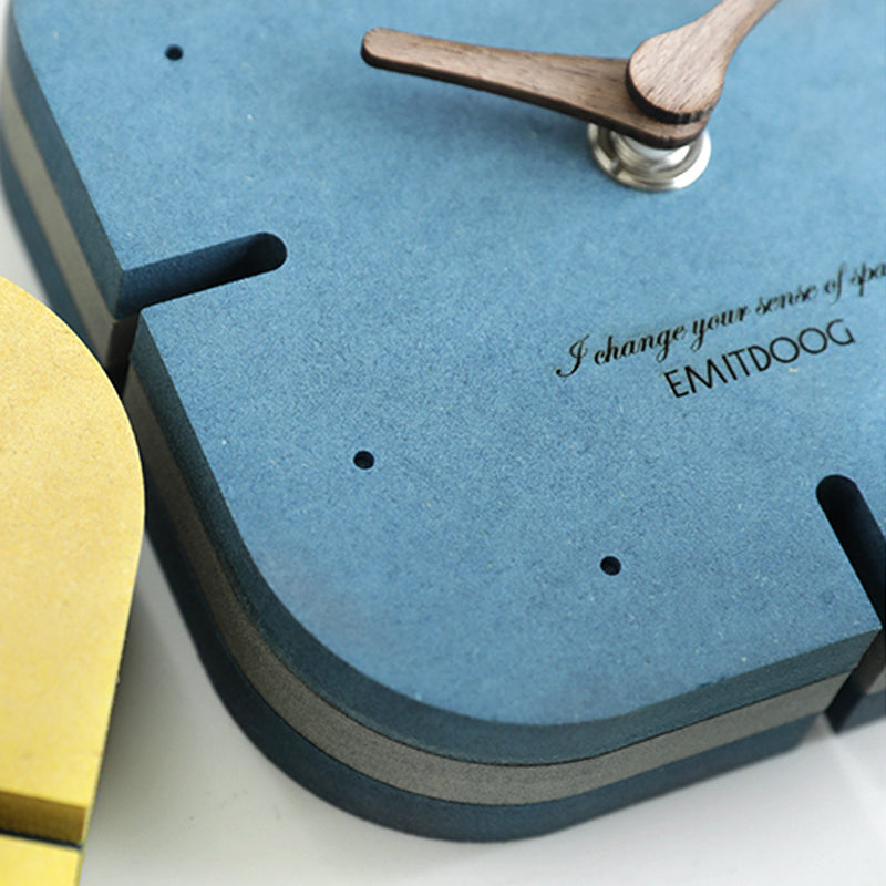 EMITDOOG Square Minimalist Forescoler Clock