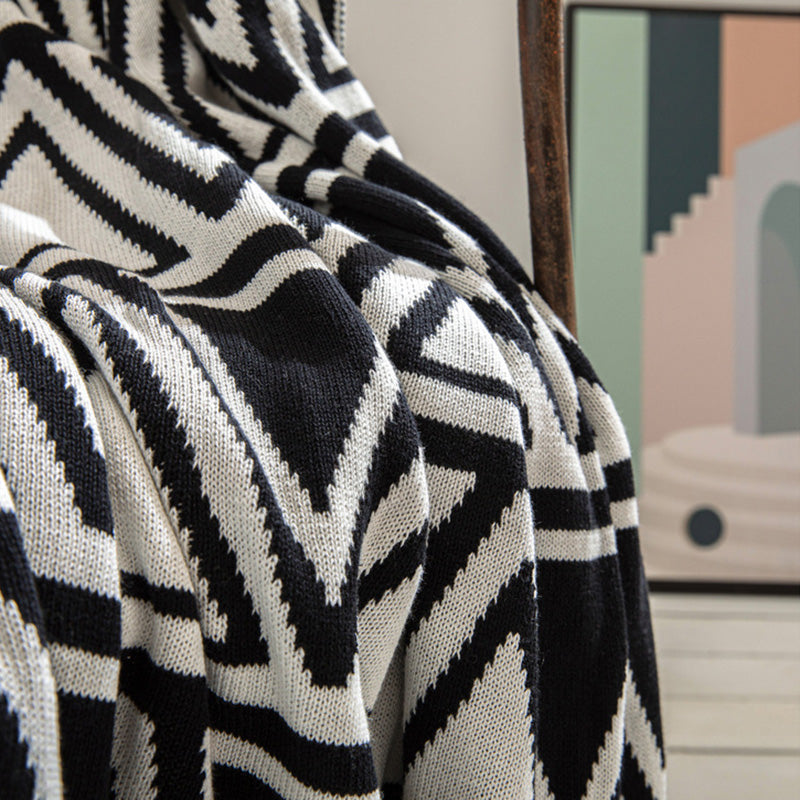 Forrest Black &amp; White Geometric Throw
