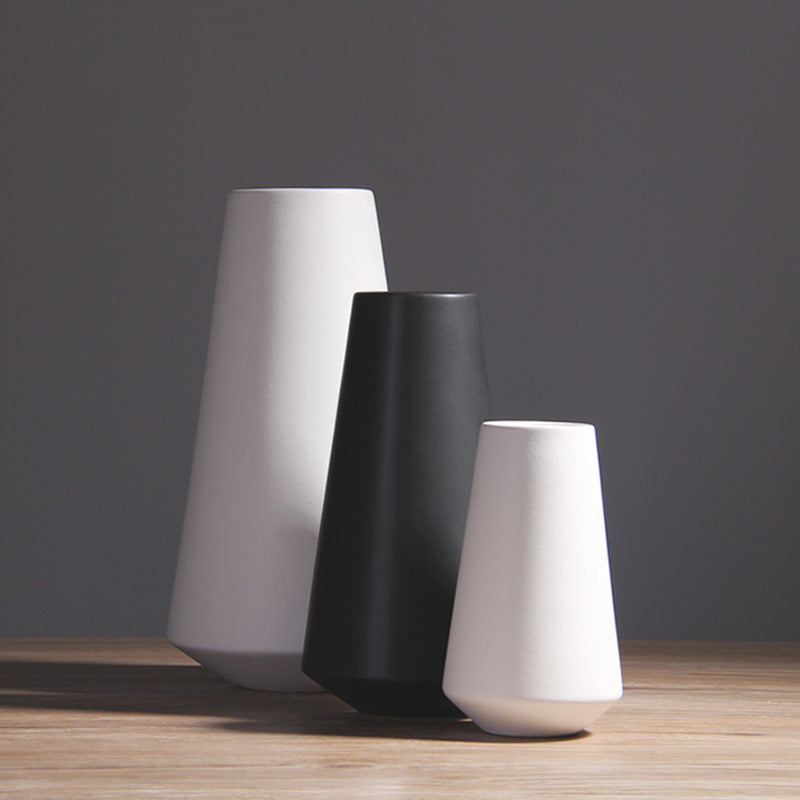 Poratha Geometric Vase