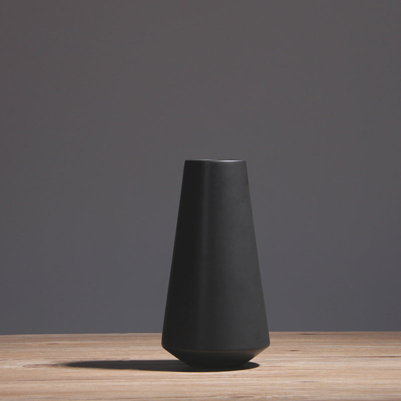 Poratha Geometric Vase