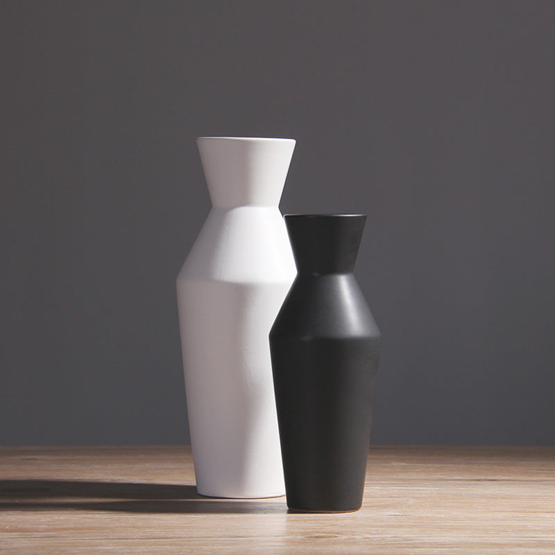 Poratha Minimal Vase