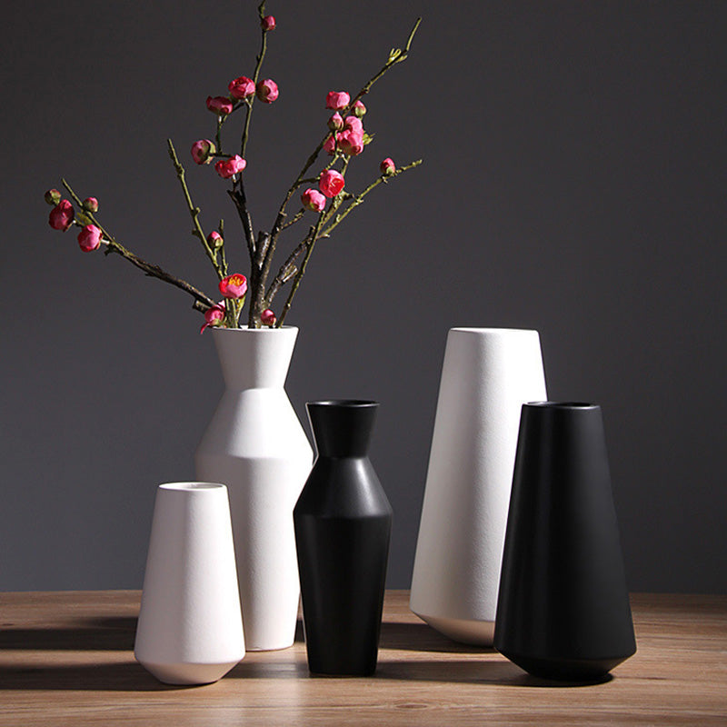 Poratha Geometric Vase